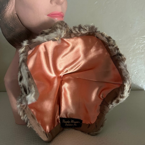STYLISH 1950s\'  LEOPARD FUR CAP IN A \